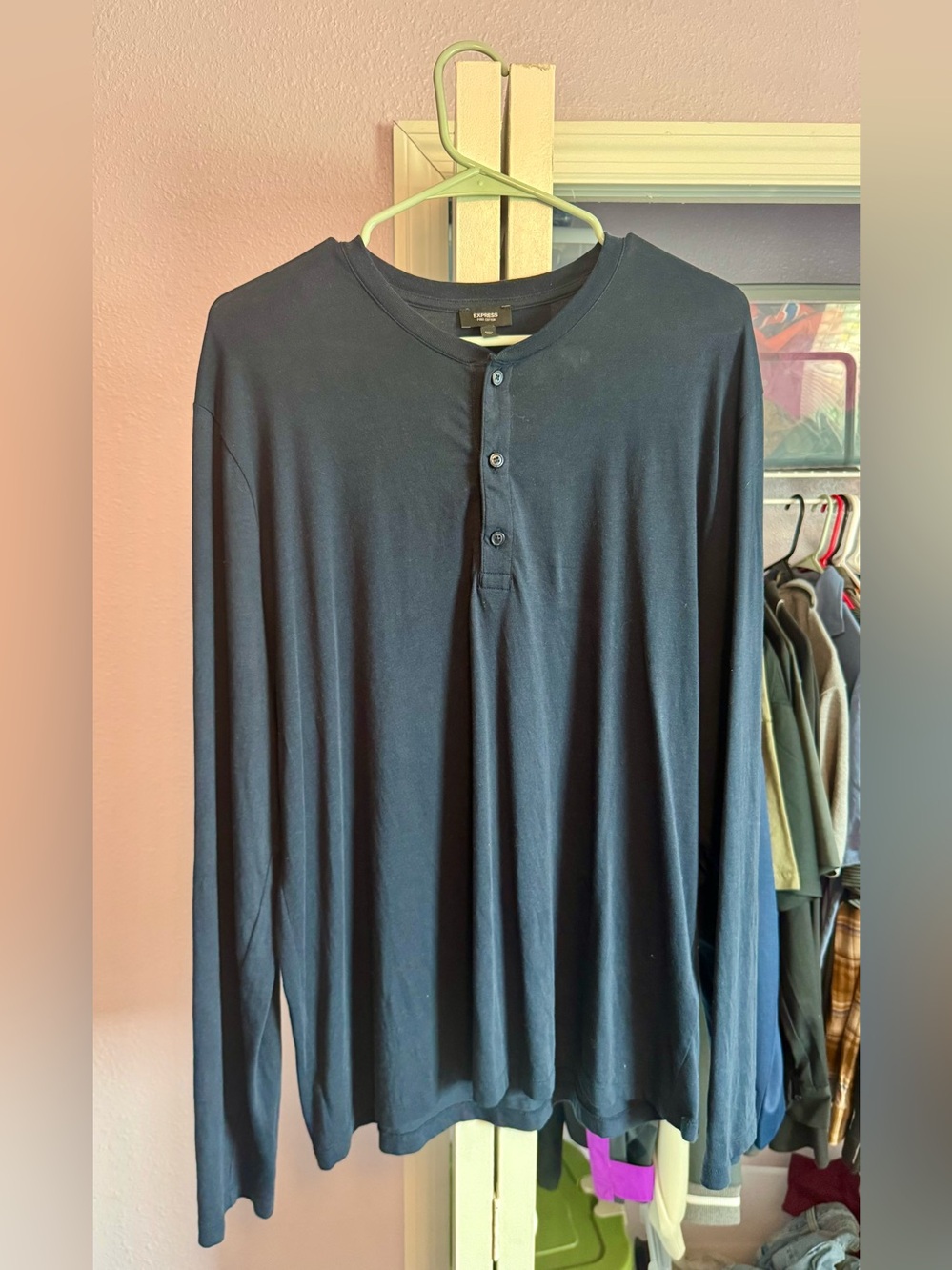 Express Men’s Lg Pima Cotton Long Sleeve Henley Shirt. Navy. Gently Used